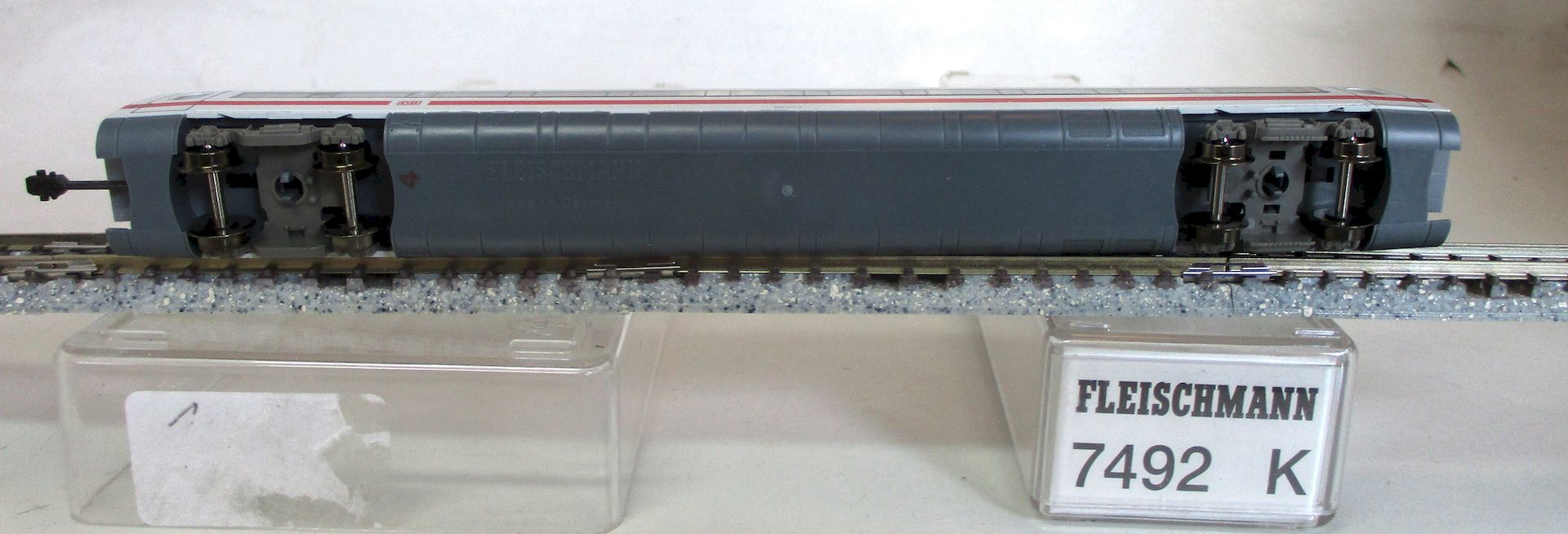 Fleischmann 7492 ICE-2 Mittelwagen-2 1.Kl. DBAG-6 – Bild 2