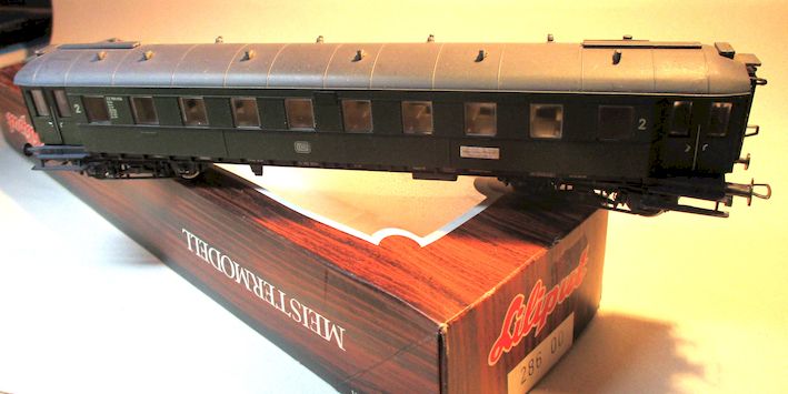 Liliput 28600 Eilzugwagen/4-achsig 2.Kl. Bye655 DB-4 grün