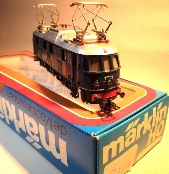 Märklin 3023 Ellok BR E18.035 blau DB-3 (historisch von 1950) ANALOG
