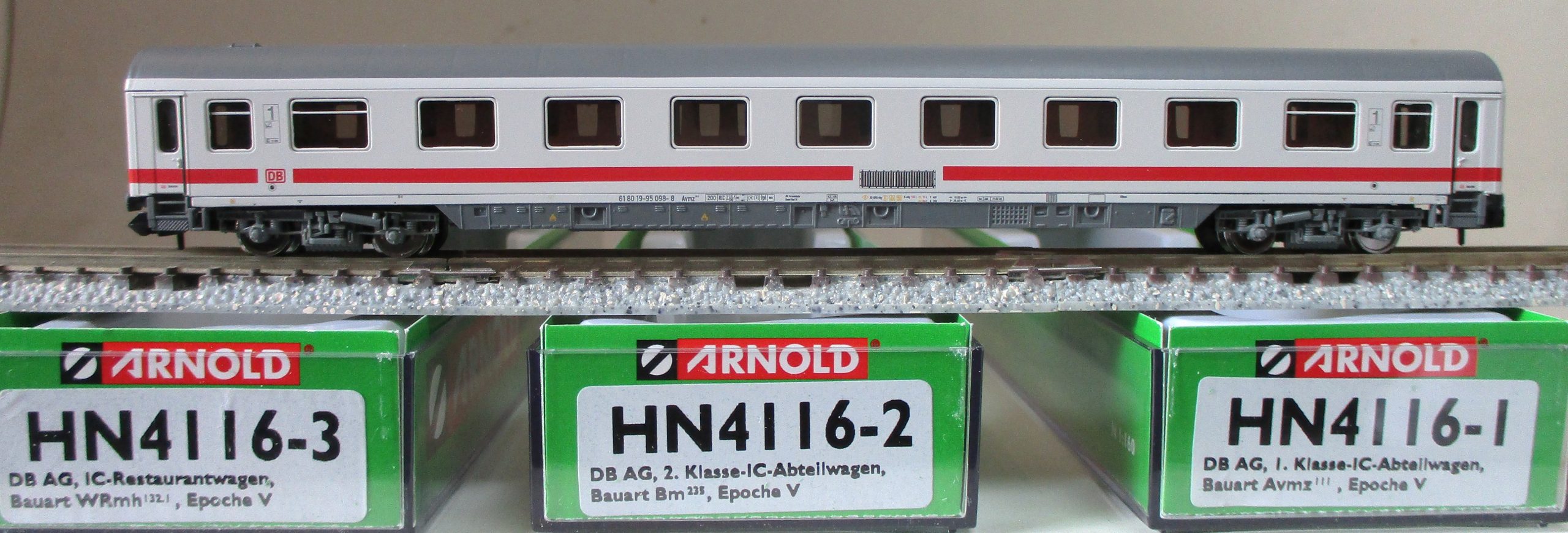 Arnold 4116 IC-Wagenset DB-5 2xweiß + 1xrot/weiß DBAG-5 – Bild 4