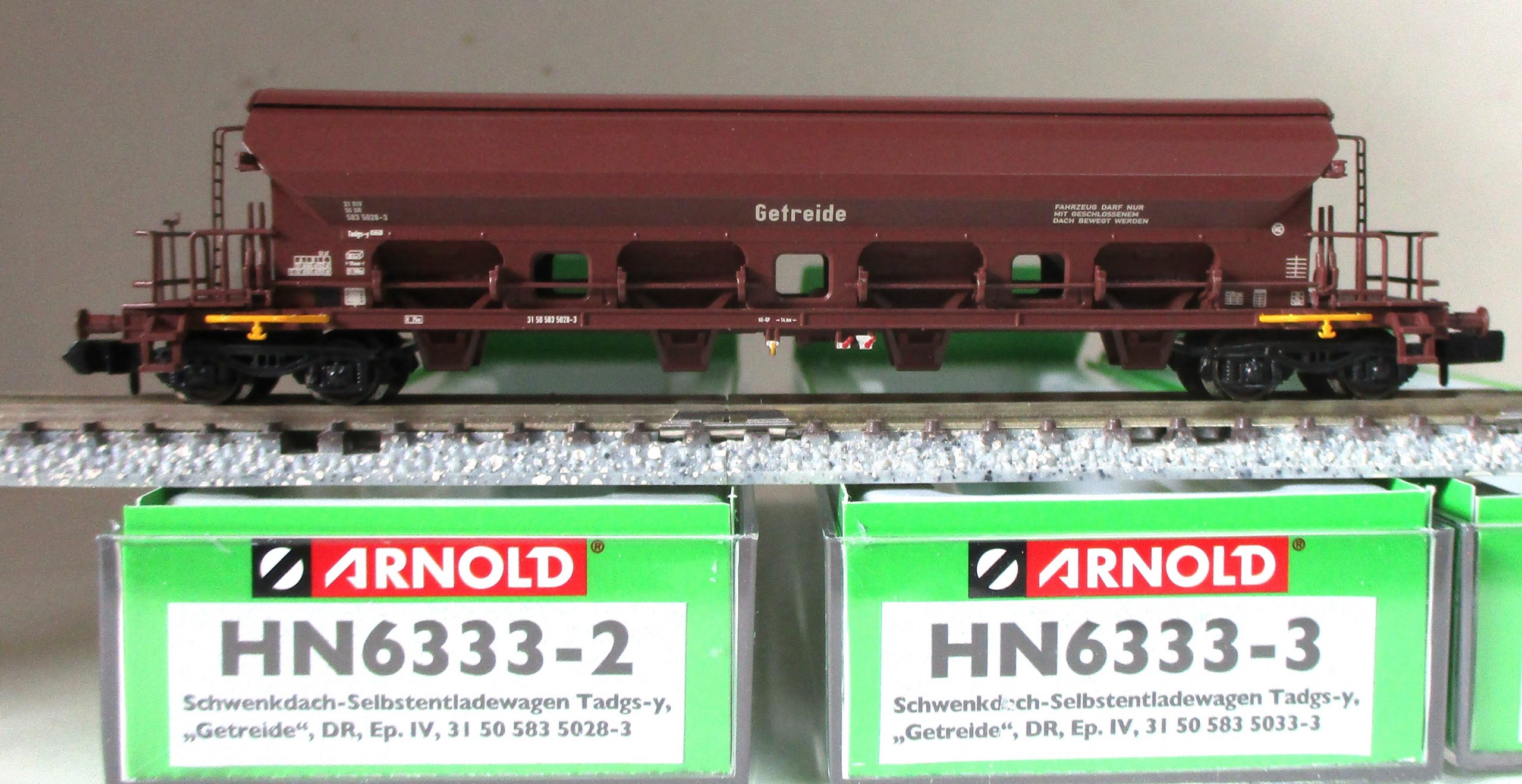 Arnold 6333 Schwenkdachsilowagen-Set DR-4 3-tlg.