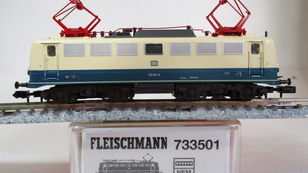 Fleischmann 733501 Ellok BR110.195 DB-4 beige/türkis DCC