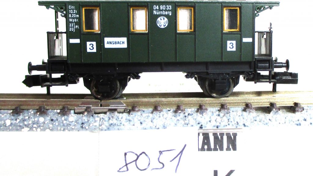 Fleischmann  8051  Personenwagen/2-achs. 3.Kl. grün DRG
