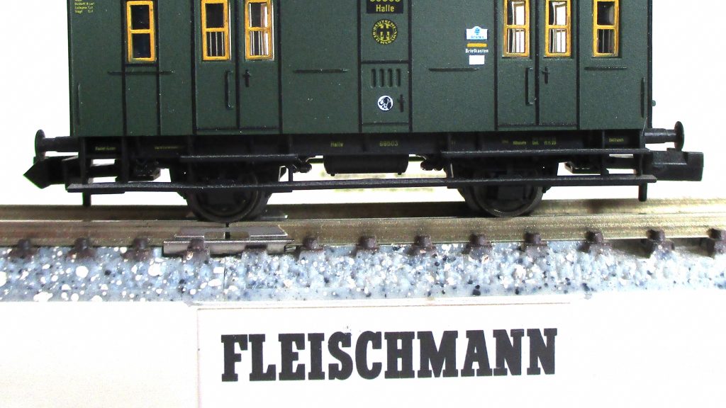 Fleischmann  8057  Postwagen/2-achs. grün DRG