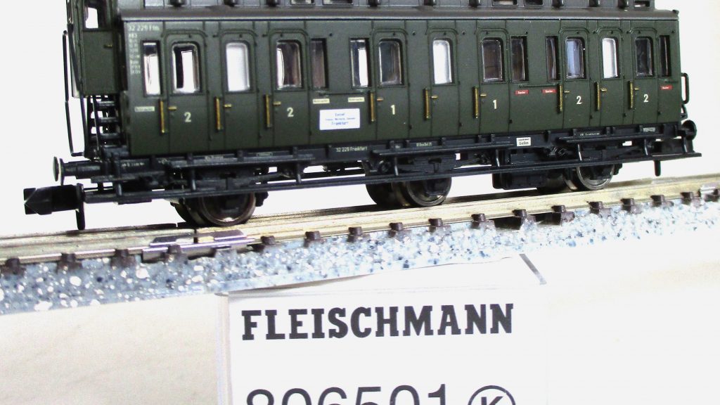 Fleischmann  806501  Abteilwagen/3-achs./BrH 1./2.Kl. grün DB-3