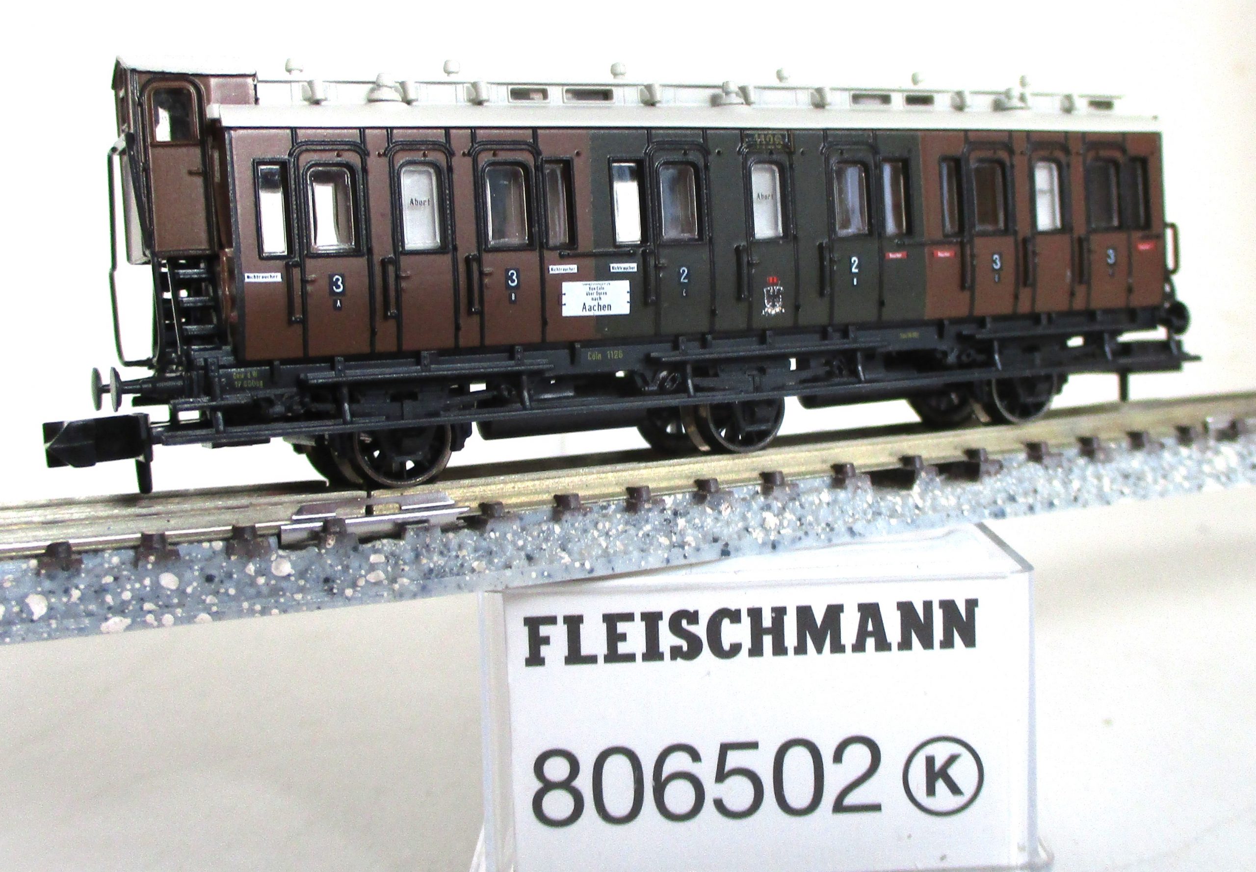 Fleischmann 806502 Abteilwagen/3-achs./BrH 2./3.Kl. braun/grün K.P.E.V.