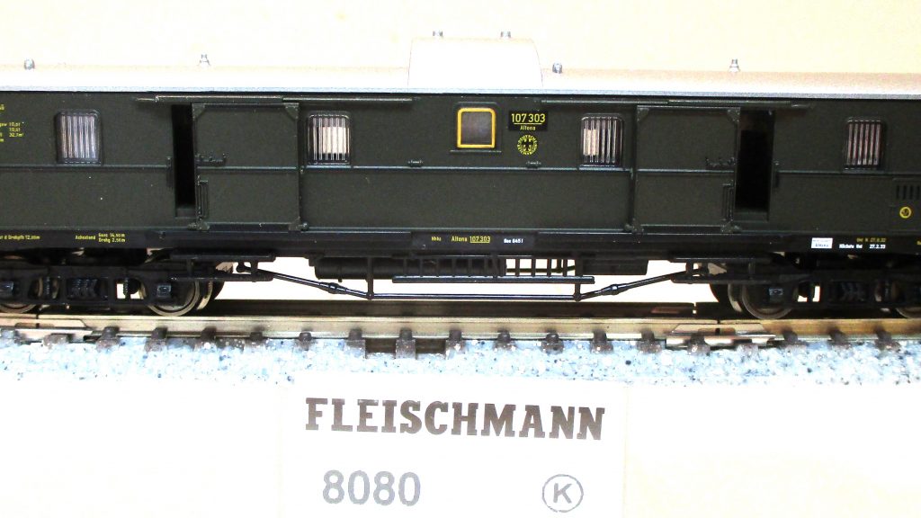 Fleischmann  8080  Postwagen/4-achs. Pw4ü grün DRG