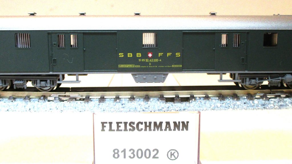 Fleischmann  813002  Schnellzuggepäckwagen/4-achs. D grün SBB-4