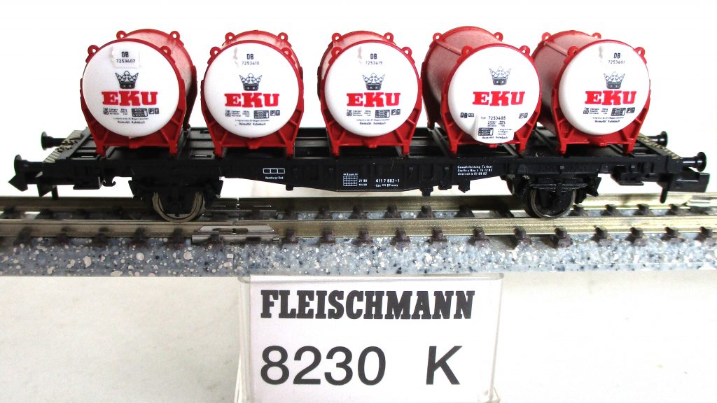 Fleischmann  8230  Behälter-Tragwagen/2-achs. Lbgjs 598h + 5 Pa-Behältern Efvkr 'EKU' DB-4