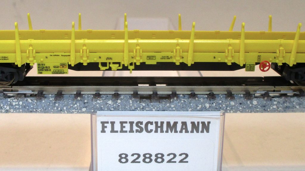 Fleischmann  828822  Niederbordwagen/4-achs. Res gelb BLS-6 mit Drehrungen