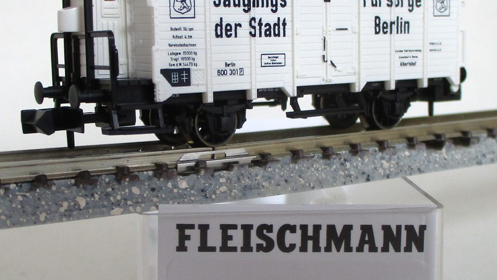 Fleischmann  834609  Kühlwagen/2-achs./BrH 'Säuglings-Fürsorge der Stadt Berlin' weiß K.P.E.V.