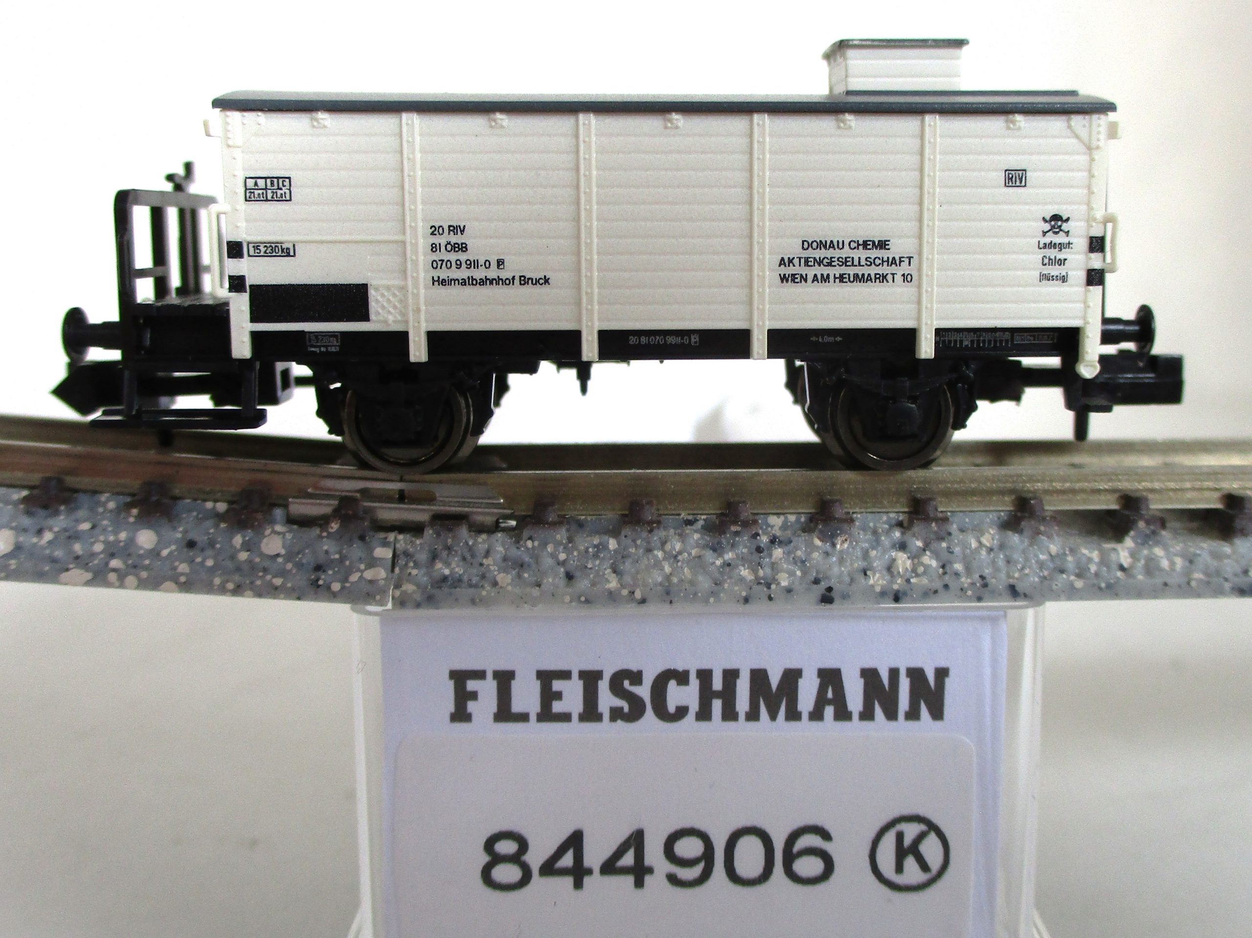 Fleischmann 844906 Gaskesselwagen/2-achs./BrB 'Donau-Chemie' weiß ÖBB-3