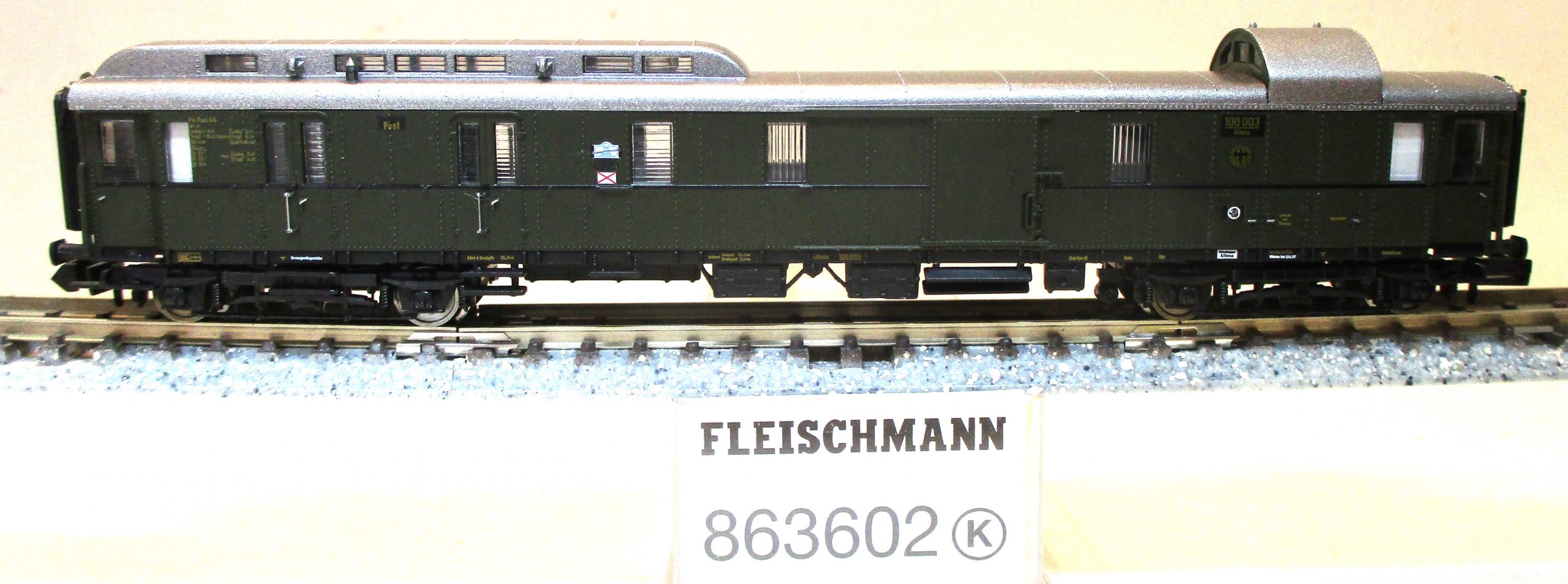 Fleischmann 863602 D-Zug-Gepäckwagen/4-achs. Pw4ü-37 grün DRG