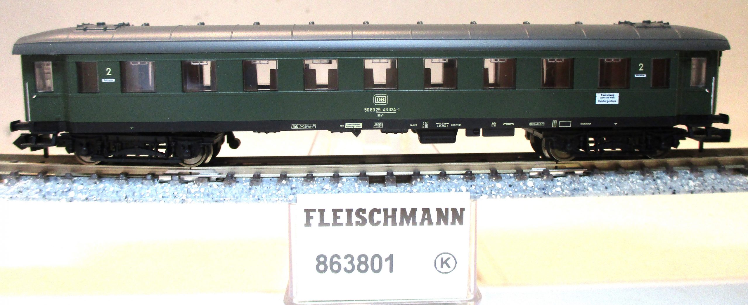 Fleischmann 863801 Schnellzugwagen 2.Klasse B4üwe DB-4 mit Zugschlussbeleuchtung