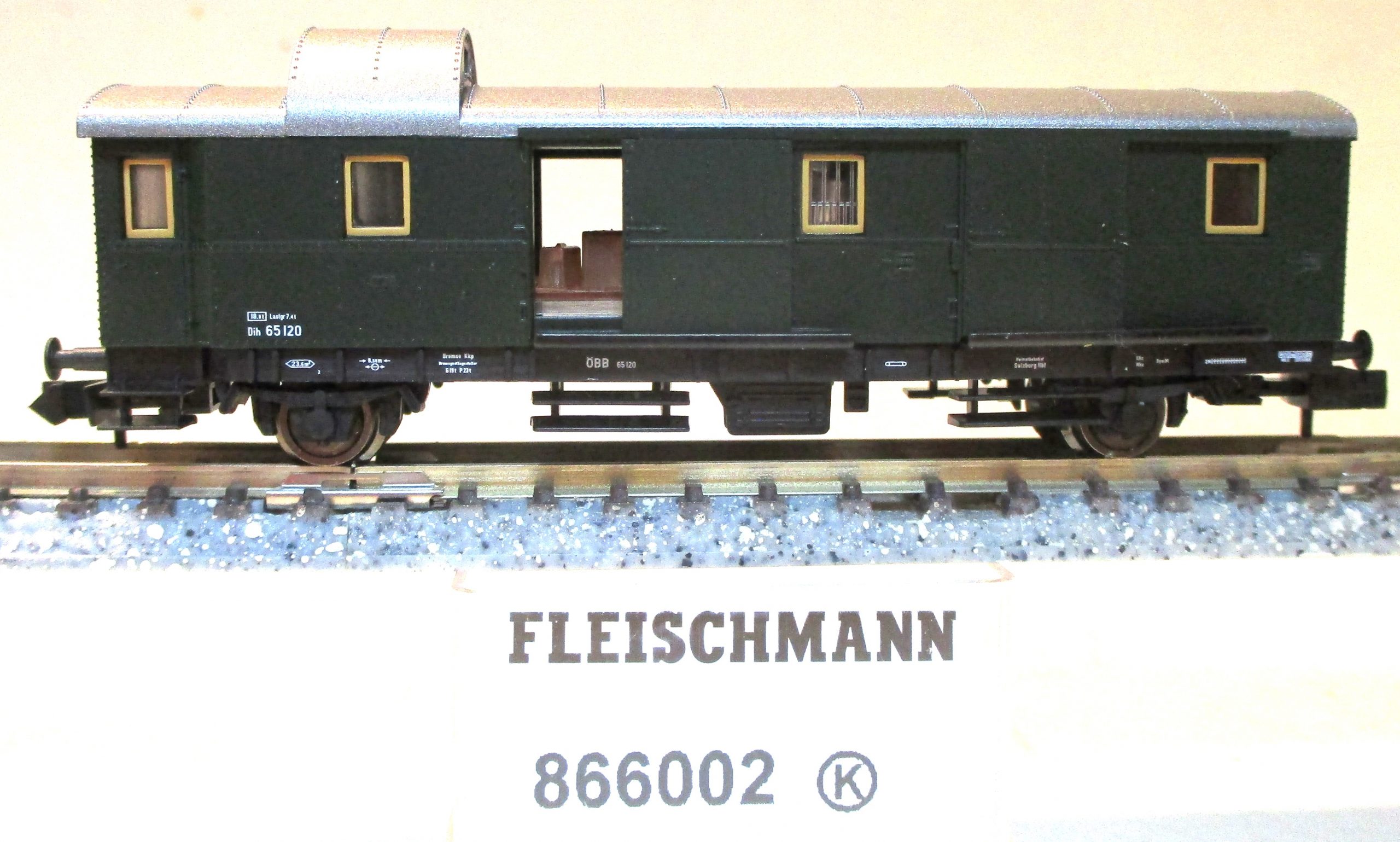 Fleischmann 866002 Donnerbüchse-Gepäckwagen/2-achs. Dih grün ÖBB-3