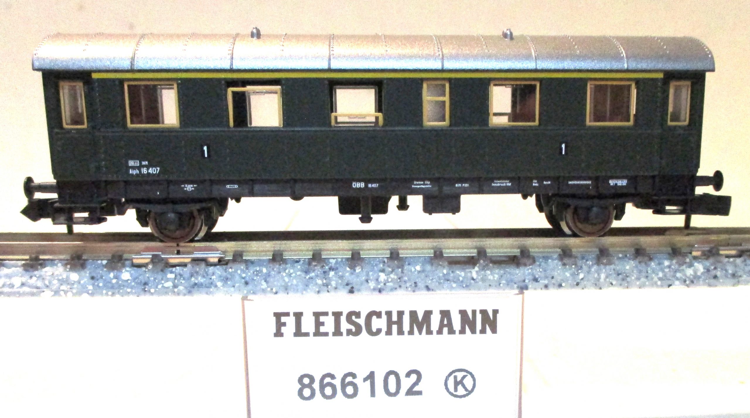 Fleischmann 866102 Donnerbüchse-Personenwagen/2-achs. 1.Klasse Aiph grün ÖBB-3