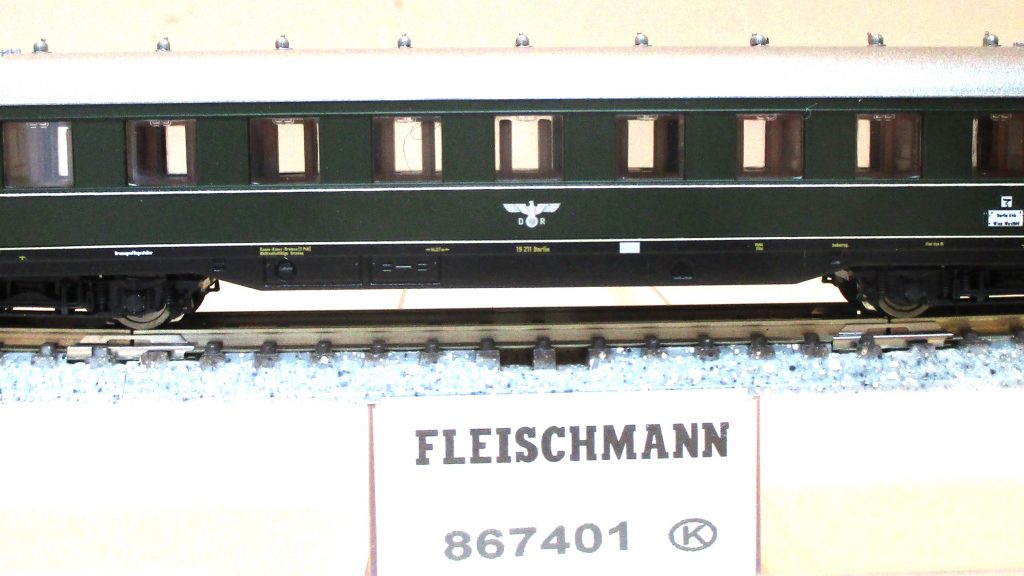 Fleischmann  867401  Schürzen-Schnellzugwagen C4ü grün DRG
