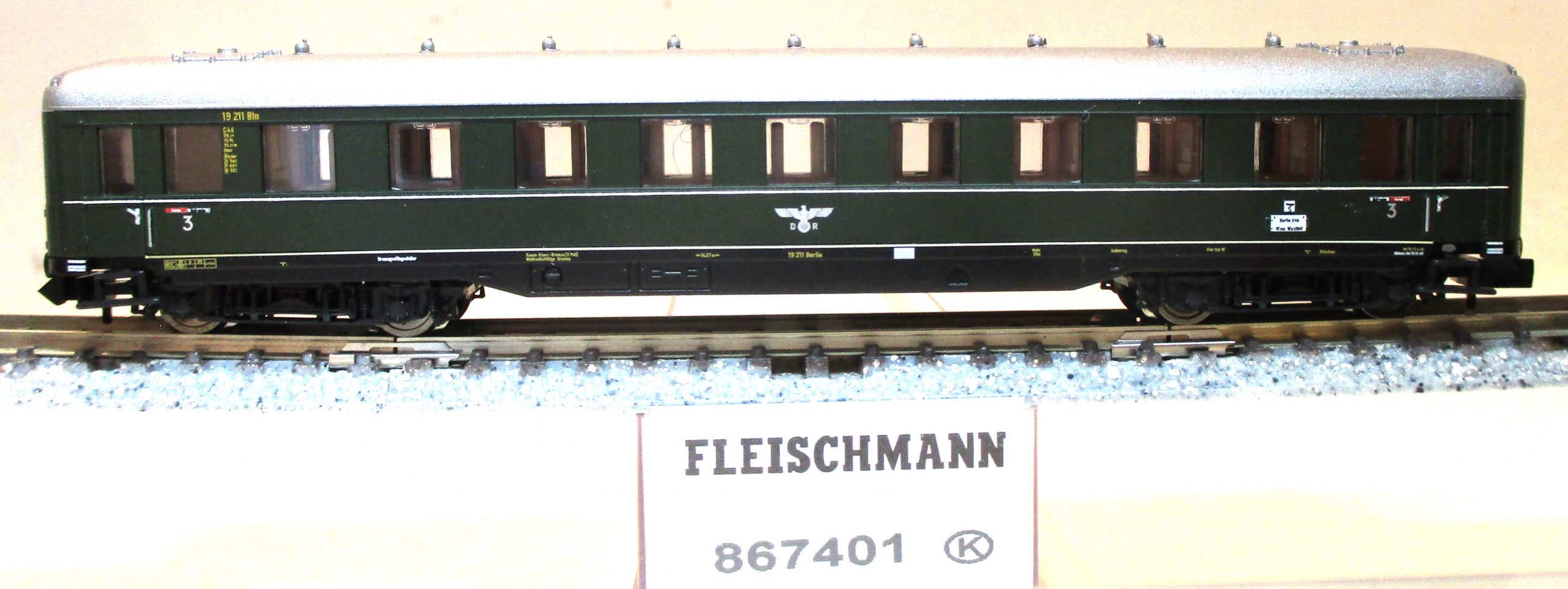 Fleischmann 867401 Schürzen-Schnellzugwagen C4ü grün DRG