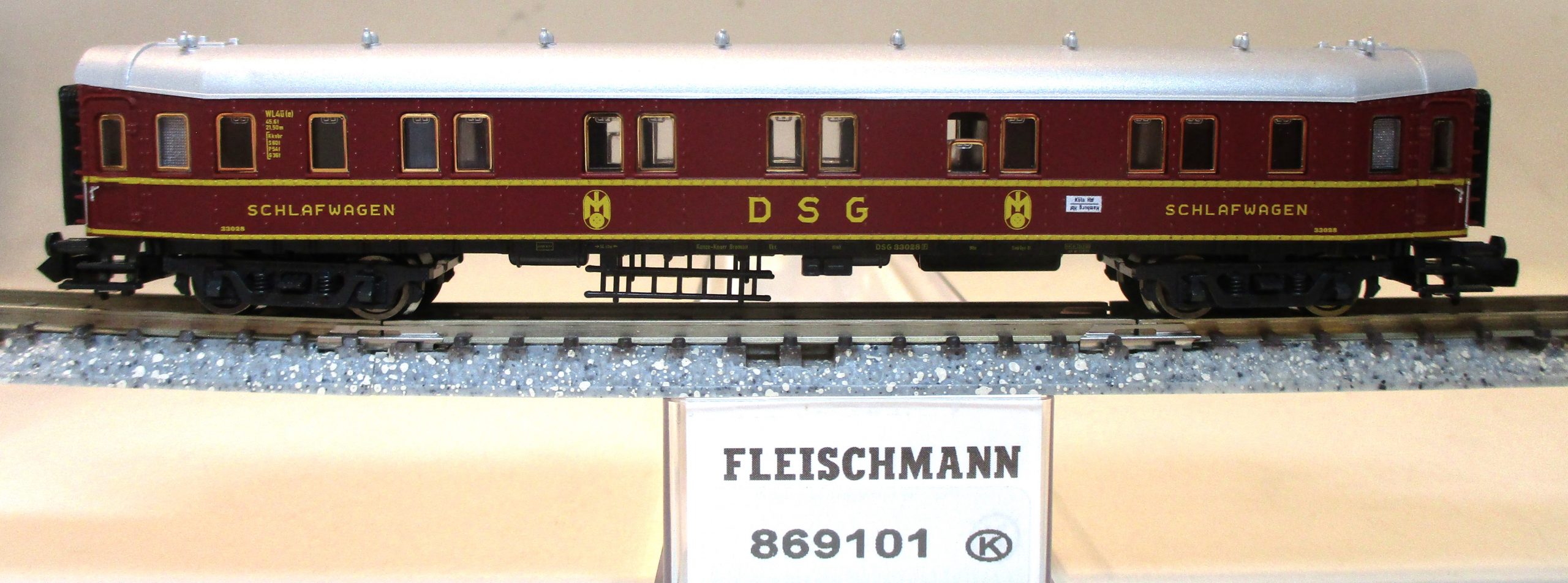 Fleischmann 869101 Schlafwagen (Hechtwagen) WL4ü-21 rot DSG/DB-3