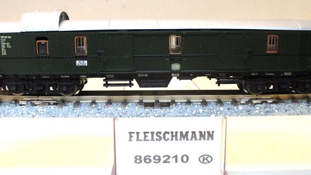 Fleischmann  869210  Gepäckwagen (Hechtwagen) Pw4ü-23 grün DB-3