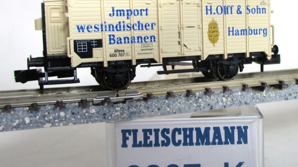 Fleischmann  8837  Kühlwagen/2-achs./BrH Bananen creme K.P.E.V.