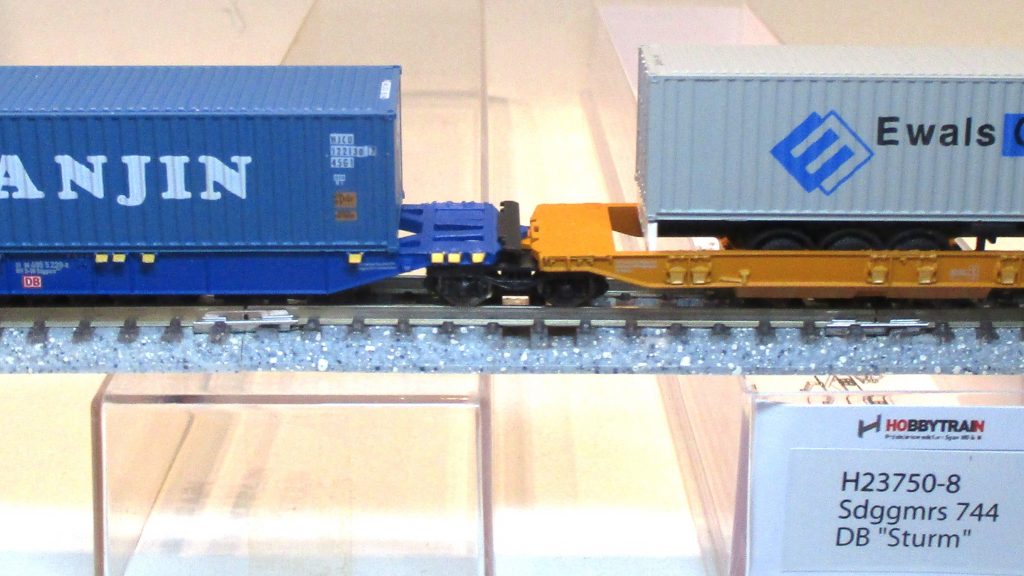 Hobbytrain 23750-8 Tragwagen/6-achs. KAKADU 1 x 40ft.CT 'Hanjin' und 1 x AL 'Ewals Cargo'