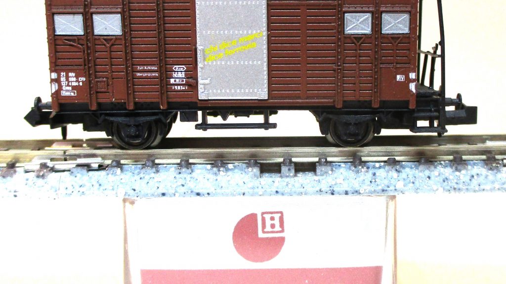 Hobbytrain 31074 Gedeckter Güterwagen/2-achs./BrB K3 braun SBB-4 Version-2