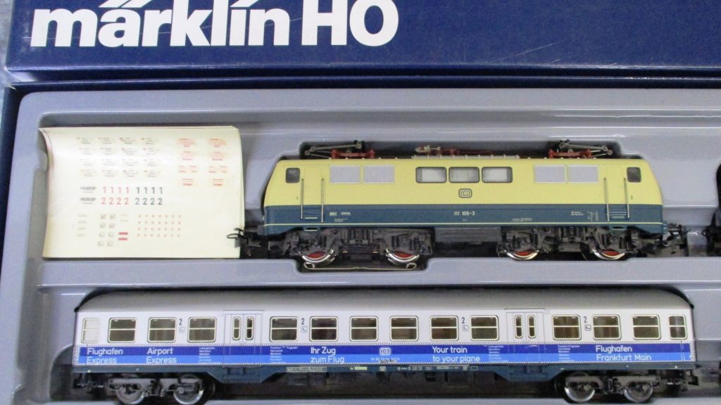 Märklin 2856 Lufthansa-Express Ellok BR111 + 3 LH-Wagen DB-4  ANALOG