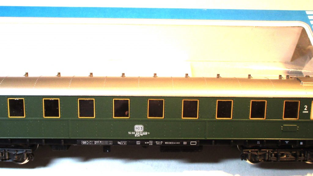 Märklin 4139 D-Zugwagen/4-achs. Büe-354 2.Kl. grün DB-3