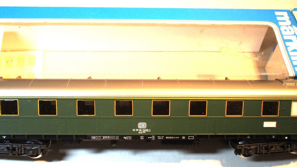 Märklin 4145 D-Zugwagen/4-achs. 1.Kl.  grün DB-3