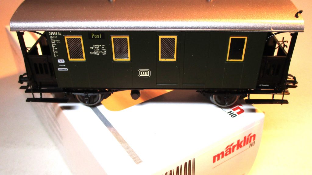 Märklin 43030 Personenwagen/2-a. Bayerische Bauart mit Gepäck- +Postabteil grün DB-3