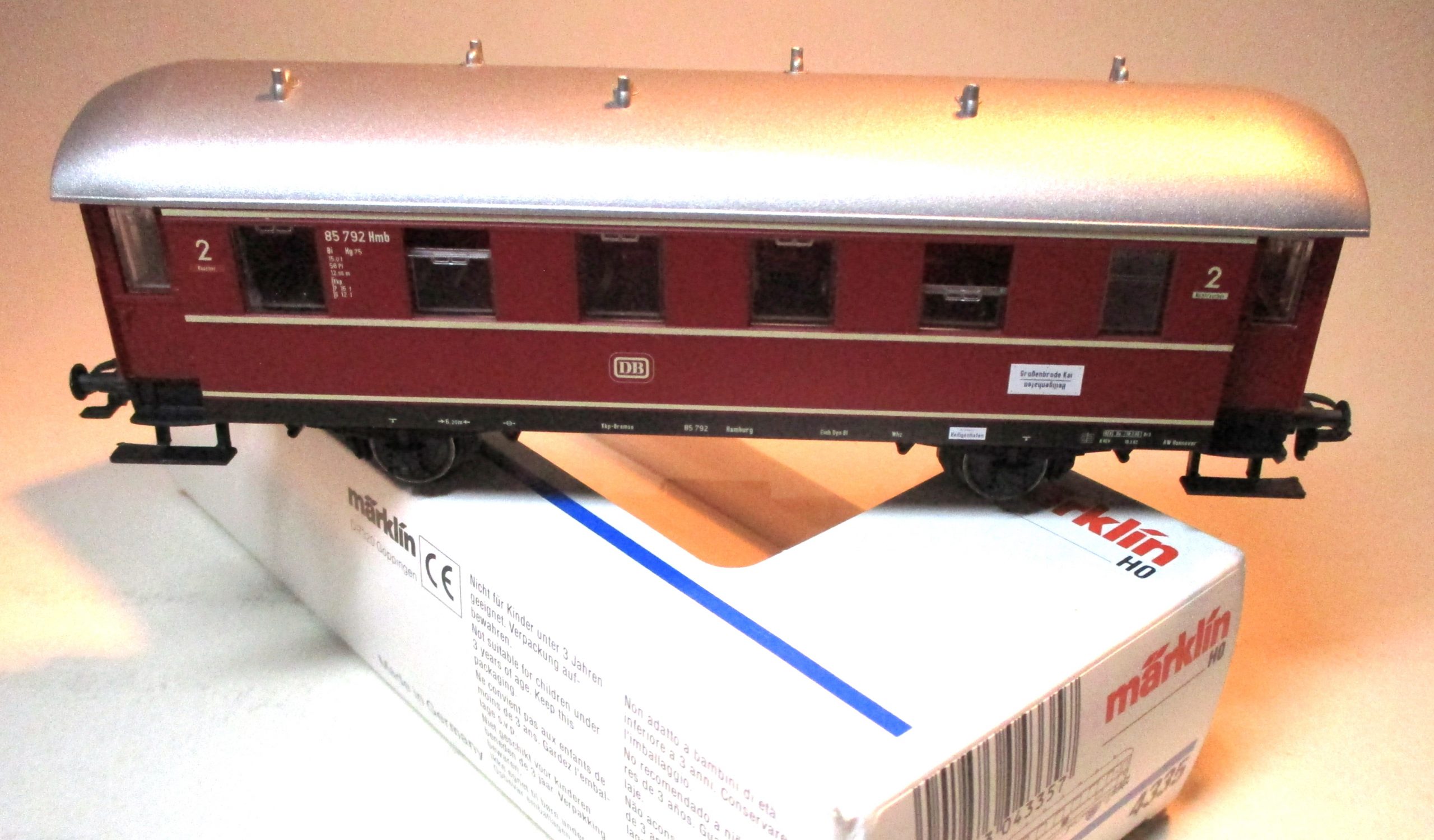 Märklin 4335 Personenwagen/2-achs. Bi 2.KL. rot /Dach silber DB-3