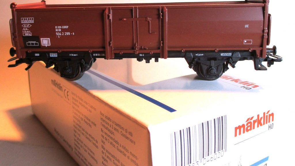 Märklin 4602 Güterwagen/2-achs. off.  Omm-52 braun DB-4