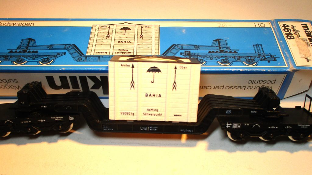 Märklin 4618 Tiefladewagen/6-achs. mit Kiste schwarz DB-3