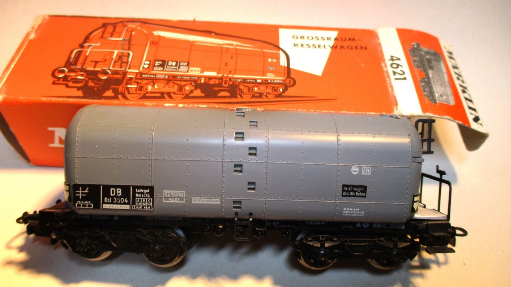 Märklin 4621 Schwerölkesselwagen/4-achs. grau DB-3