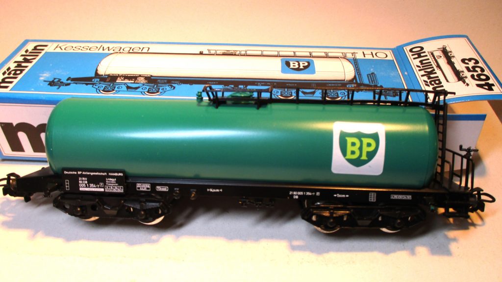 Märklin 4653 Kesselwagen/4-achs. BP grün DB-4