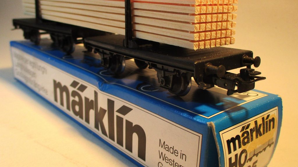 Märklin 4665 Drehschemelwagen-Paar mit Holzladung schwarz DB-3