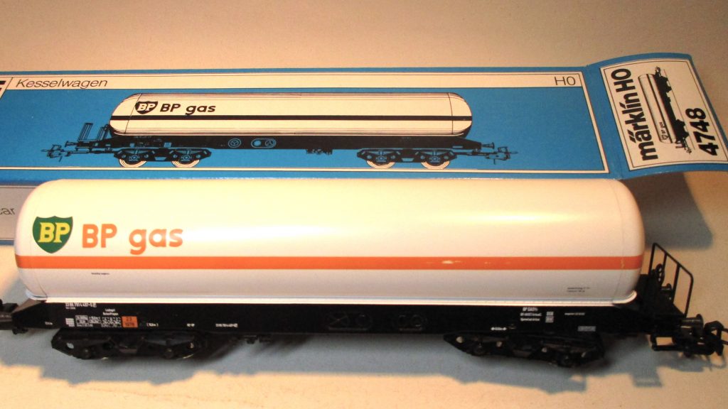 Märklin 4748 Druckgaskesselwagen/4-achs. “BP-gas” weiß DSB-4