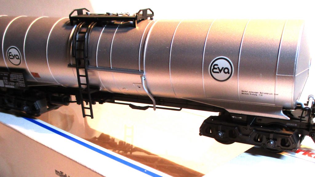 Märklin 4757 Chemie-Kesselwagen/4-achs. “Eva” silber  DB-4/5