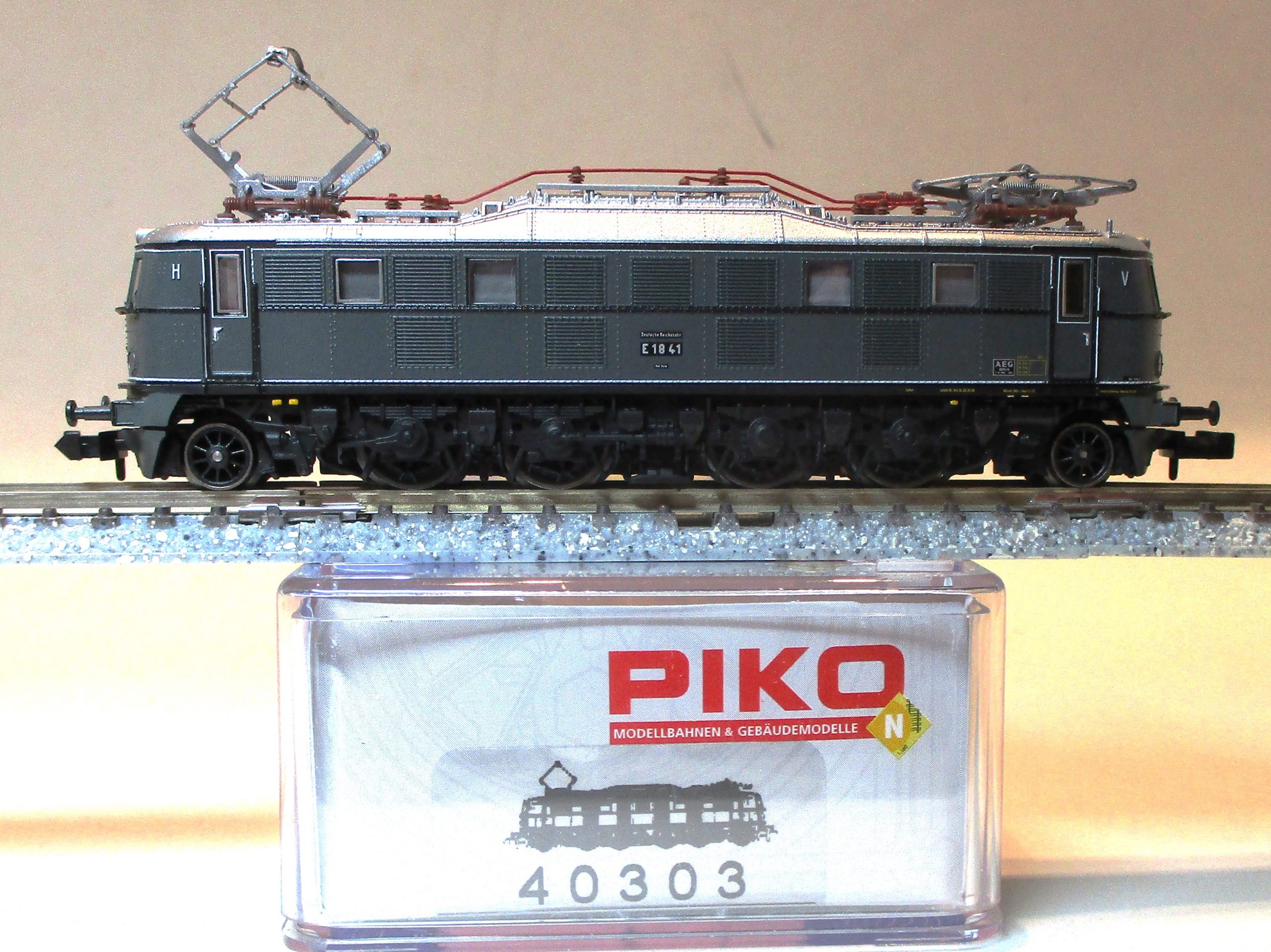Piko 40303 Ellok BR E18.41 DRG grau DCC