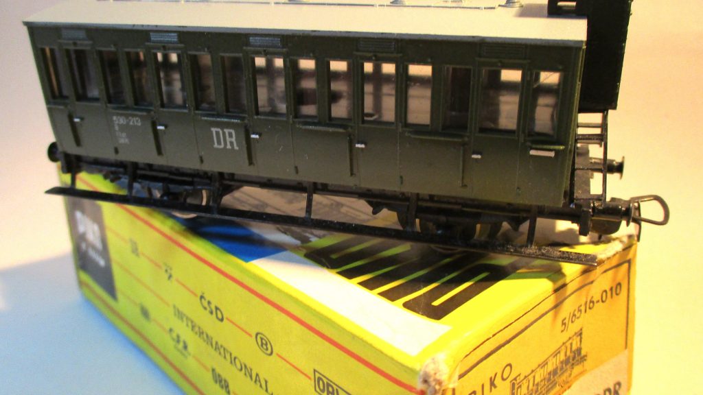 Piko 5-6516-010 Personenwagen/2-achs./BrH grün DR-3