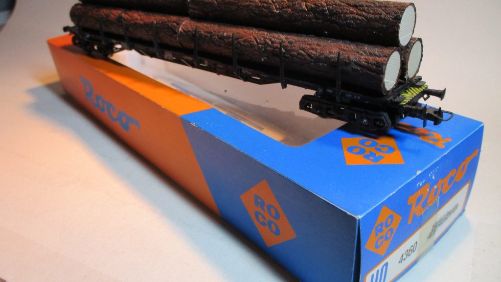 Roco 4360 Flachwagen mit Baumstämmen DB-4