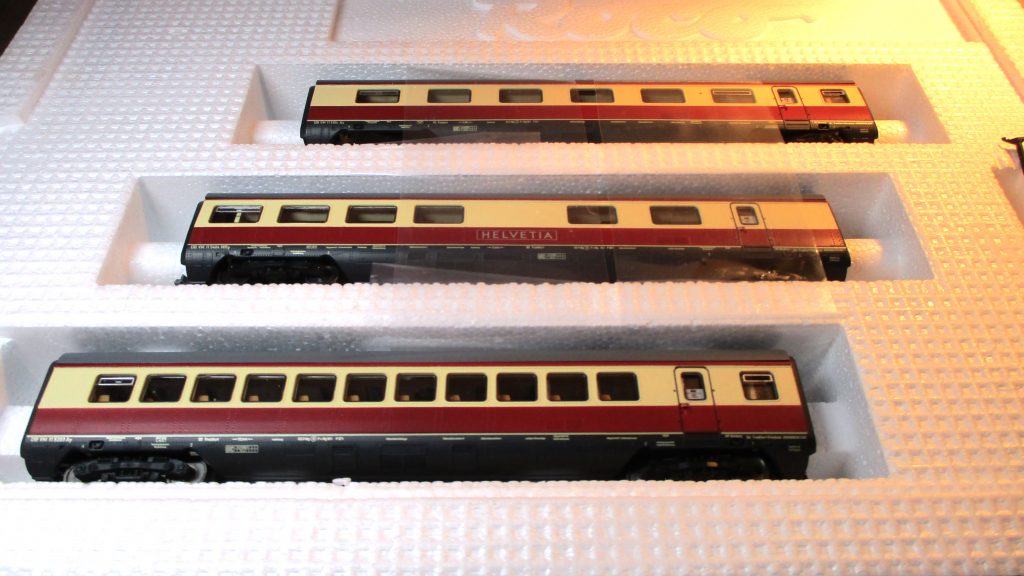 Roco 43903 Mittelwagen zum VT11.5 3-tlg. DB-3 für Märklin mit Innenbeleuchtung