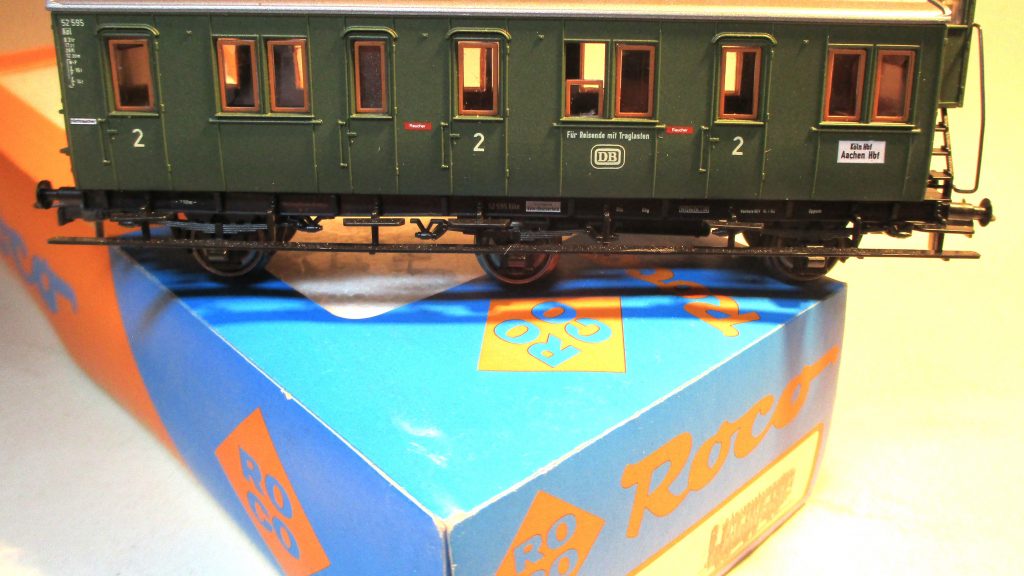 Roco 44205 Abteilwagen/3-achs./BrH 2.Kl./Gepäck grün DB-3