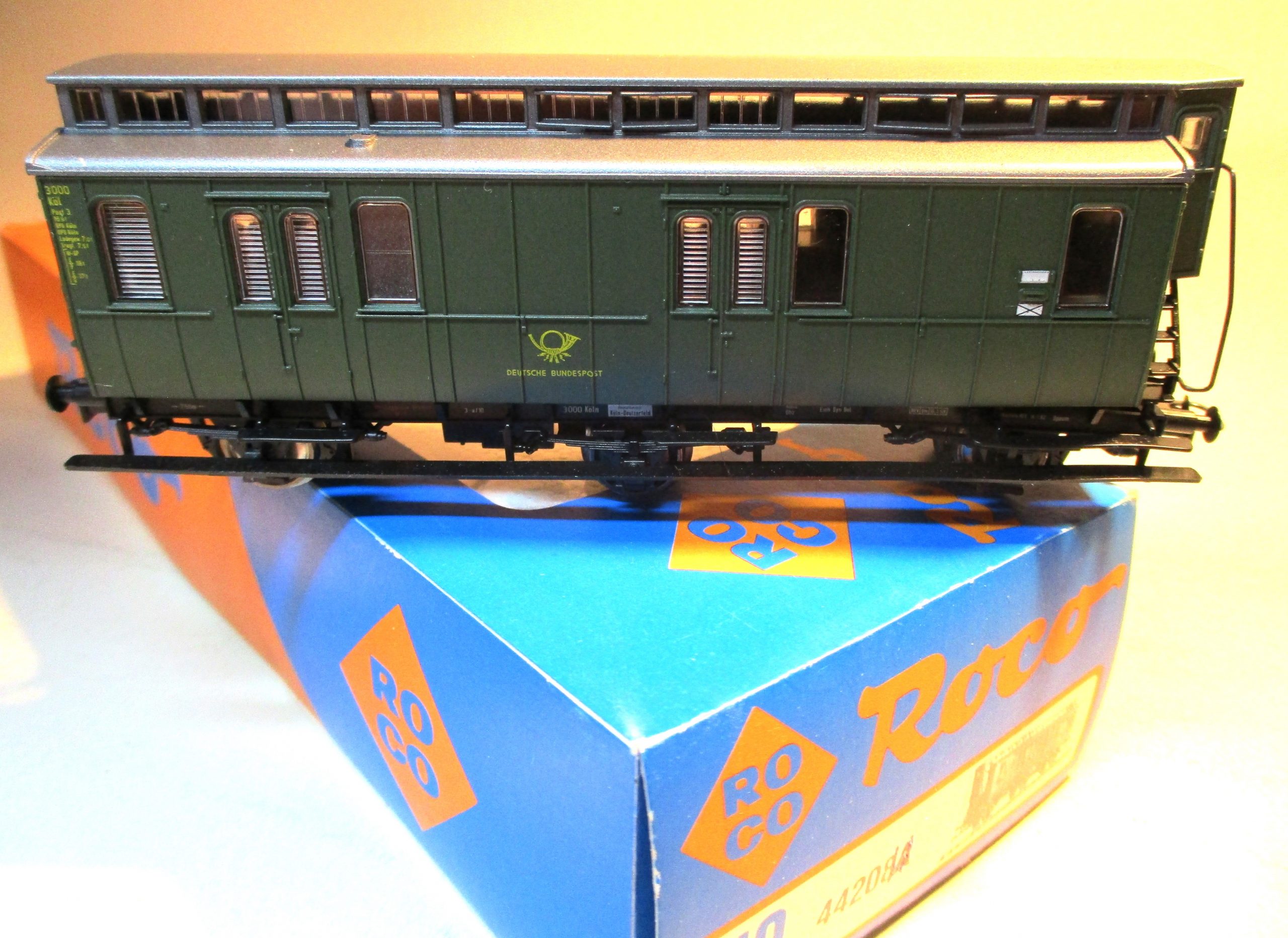 Roco 44208 Abteil-Postwagen/3-achs./BrH grün Deutsche Bundespost Ep-3