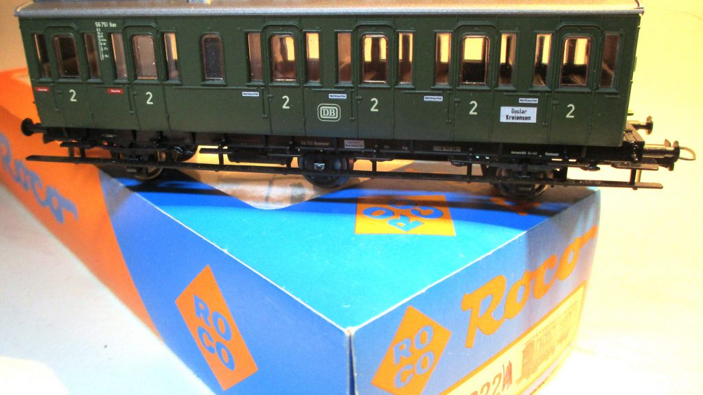 Roco 44222 Abteilwagen/3-achs. 2.Kl. grün DB-3