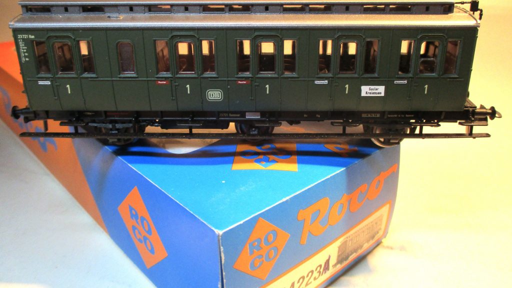 Roco 44223 Abteilwagen/3-achs. 1.Kl. grün DB-3