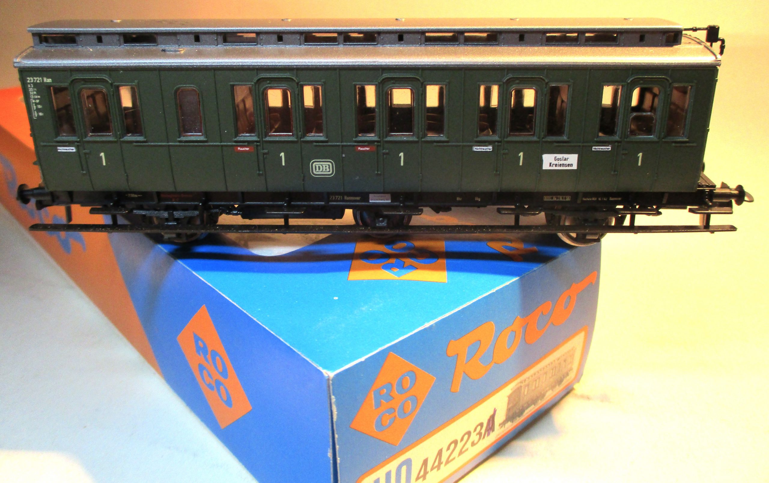 Roco 44223 Abteilwagen/3-achs. 1.Kl. grün DB-3