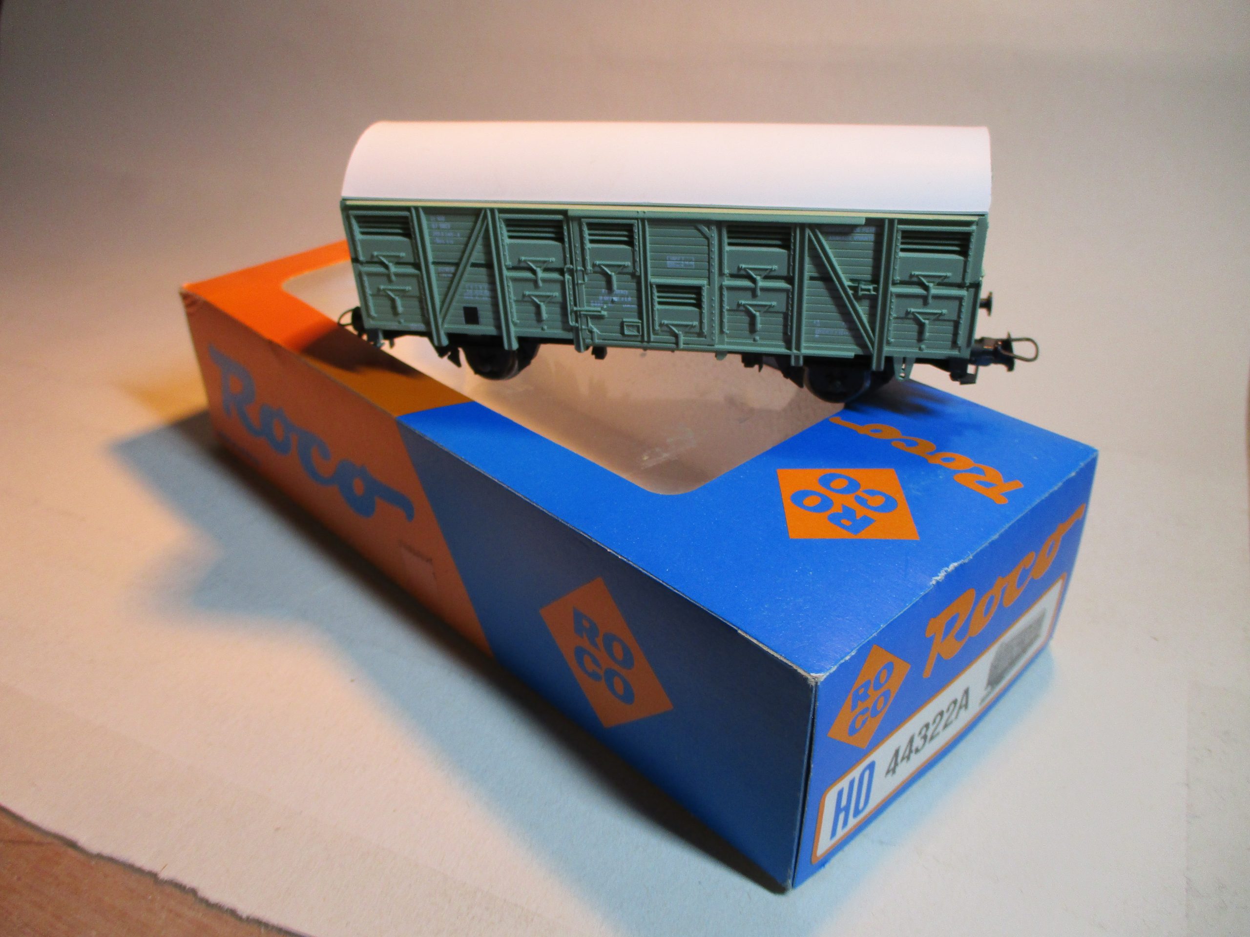 Roco 44322A Viehverschlagwagen/2-achs. lindgrün SNCF-4