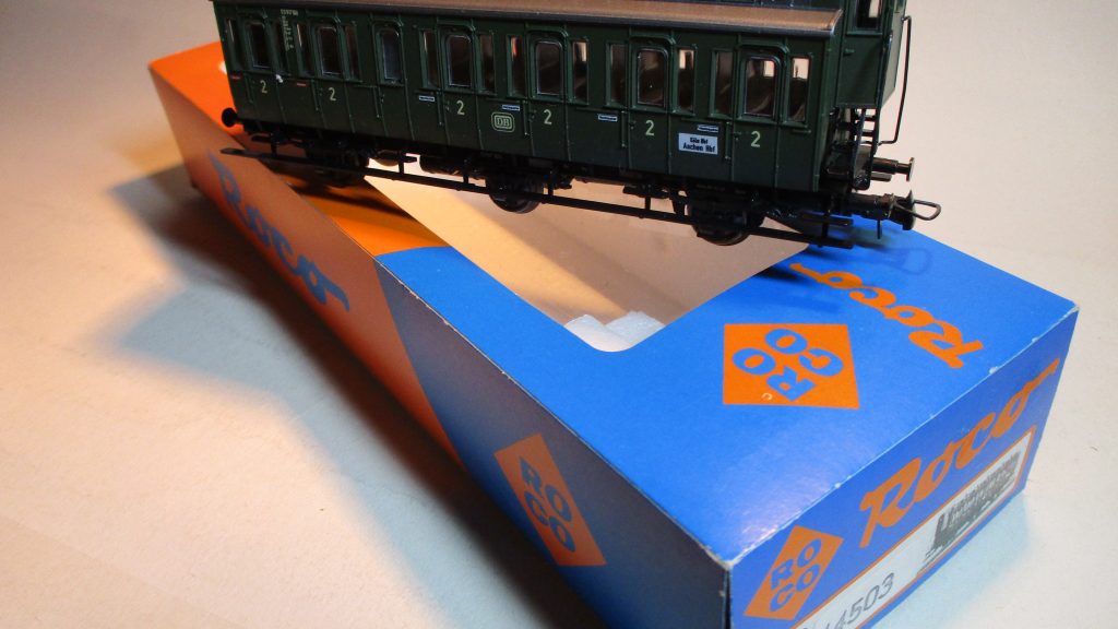 Roco 44503 Abteilwagen/3-achs./BrH 2. Kl. grün DB-3